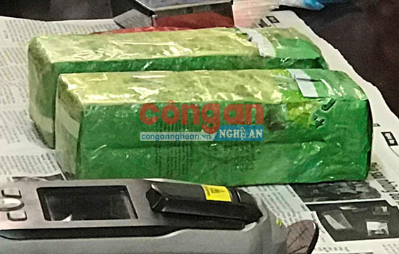 2 kg ma túy đá được dấu trong vỏ bọc trà xanh