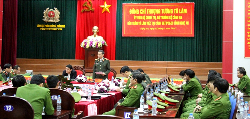 Toàn cảnh buổi làm việc.