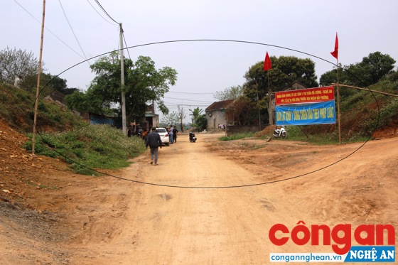 Đoạn đê Cầu Dâu có chiều dài khoảng 10 m, vấp phải sự phản đối của người dân khi “hàn khẩu”