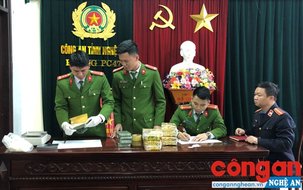 Tổ chức giám định chất ma tuý của 1 chuyên án lớn do Công an Nghệ An khám phá trong đợt cao điểm tấn công, trấn áp tội phạm