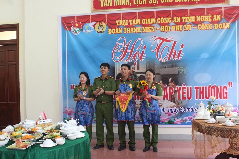 Đội thi đến từ đội Hậu cần đã xuất sắc giành giải nhất