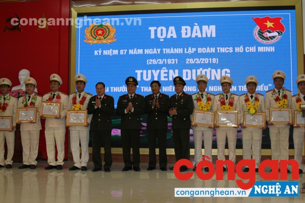 10 ĐVTN vinh dự được nhận giải thưởng 