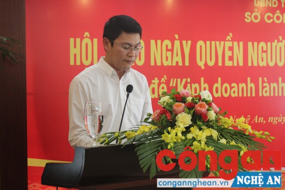 Ông Trịnh Anh Tuấn, Phó Cục trưởng Cục Cạnh tranh và Bảo vệ người tiêu dùng phát biểu tại Hội thảo