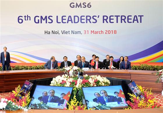 Thủ tướng Nguyễn Xuân Phúc phát biểu tại phiên họp kín Hội nghị Thượng đỉnh GMS 6. - Ảnh: VGP/Quang Hiếu