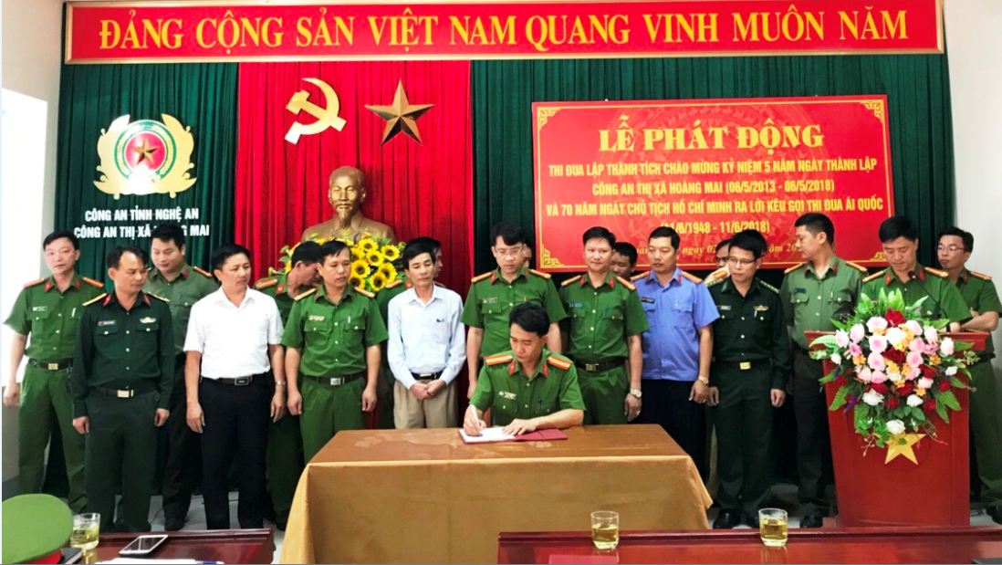 Lễ ký kết giao ước thi đua giữa các Đội nghiệp vụ và Công an các Phường trên địa bàn.