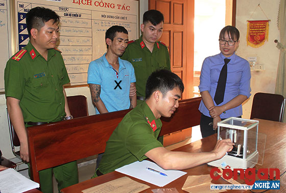 Đối tượng Trần Viết Bằng (x) tại Công an huyện Đô Lương