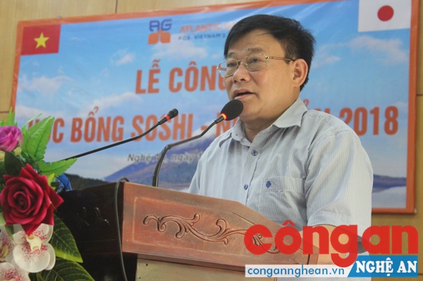 Ông Thái Huy Vinh, Phó Giám đốc Sở GD &ĐT Nghệ An phát biểu tại buổi lễ