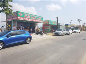 Các điểm môi giới BĐS mọc lên như nấm ở trục đường gần cầu Minh Mạng (Hoà Quý, Đà Nẵng).
