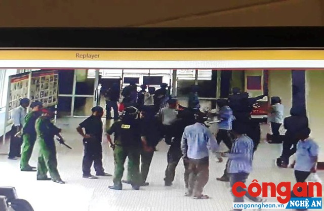 Lực lượng chức năng khống chế đối tượng