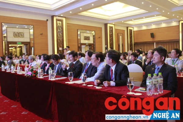 Đại biểu tham dự hội nghị khoa học