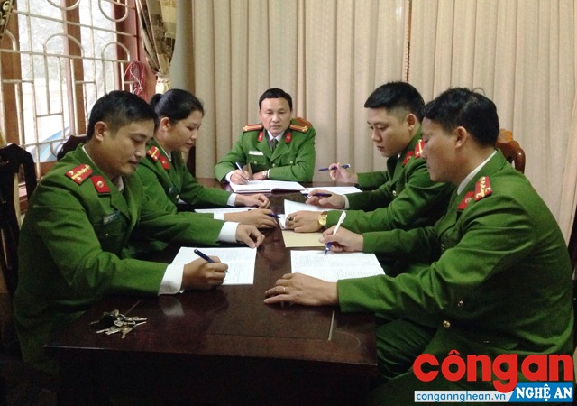 Công an phường Nghi Thu bàn giải pháp quản lý, ngăn chặn nguy cơ tái phạm tội của các đối tượng lầm lỡ trên địa bàn