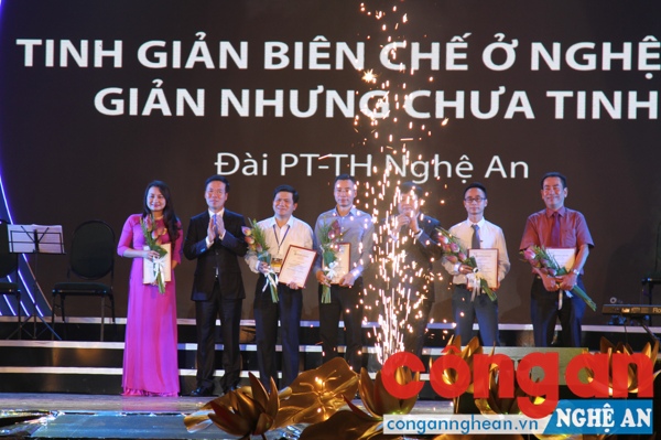 Trao giải Vàng cho thể loại Phát thanh trực tiếp