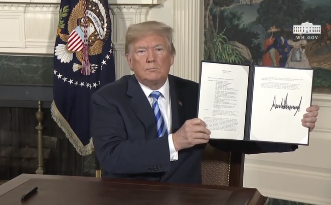 Tổng thống Mỹ Donald Trump chính thức rút khỏi thỏa thuận hạt nhân Iran. Ảnh Reuters 