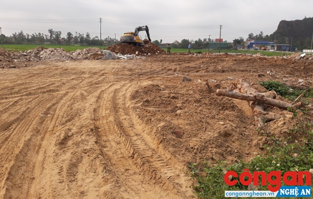 Một khu vực san lấp đất trái phép trên địa bàn xã Diễn Yên, huyện Diễn Châu