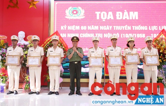7 cá nhân được Giám đốc Công an tỉnh tặng Giấy khen