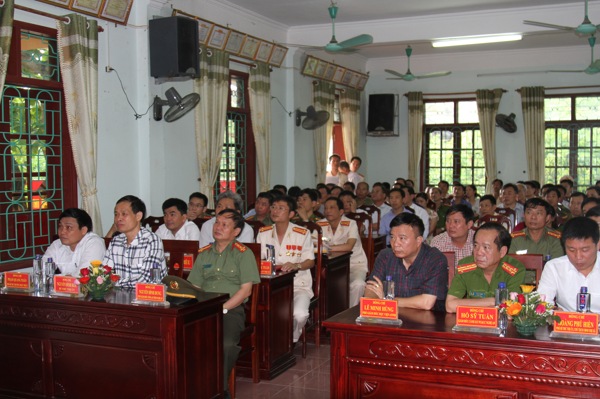 Đại biểu tham dự buổi lễ