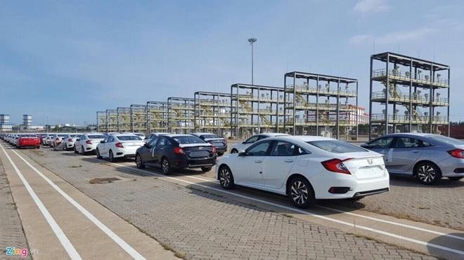 Lượng xe nguyên chiếc nhập khẩu vào Việt Nam đang tăng trở lại sau khoảng thời gian ngưng trệ - Ảnh minh hoạ