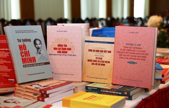 Các cuốn sách tại Lễ công bố