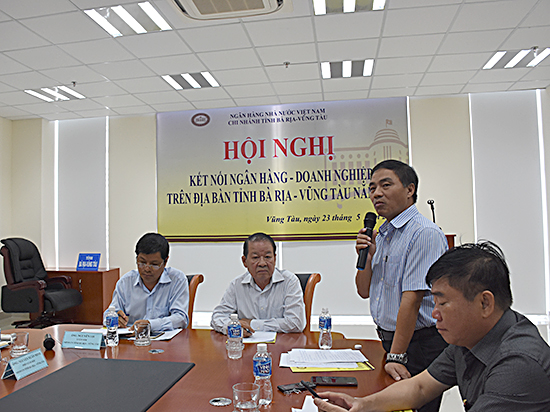 Ông Trần Ngọc Trinh, Tổng Giám đốc Công ty CP Thương mại tổng hợp tỉnh cho rằng các ngân hàng nên tạo điều kiện cho DN vay vốn bằng các hợp đồng với đối tác.