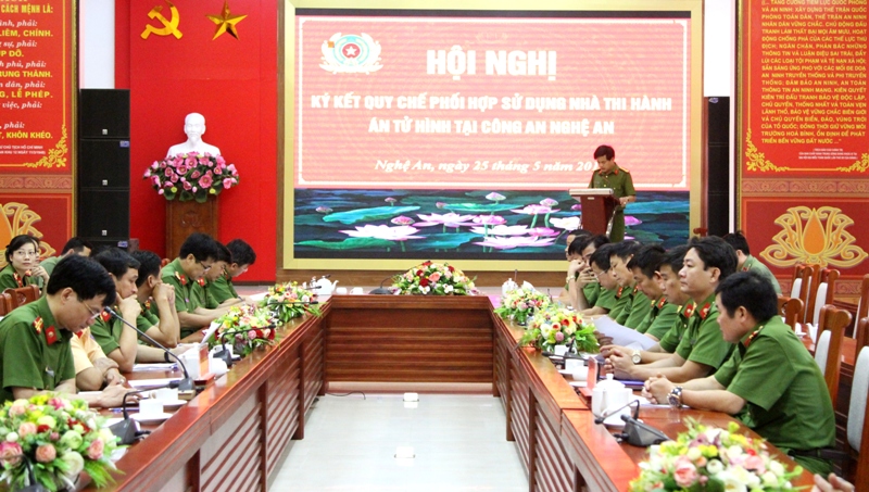 Đồng chí Thượng tá Nguyễn Đức Hải, Phó giám đốc Công an tỉnh Nghệ An chủ trì Hội nghị.