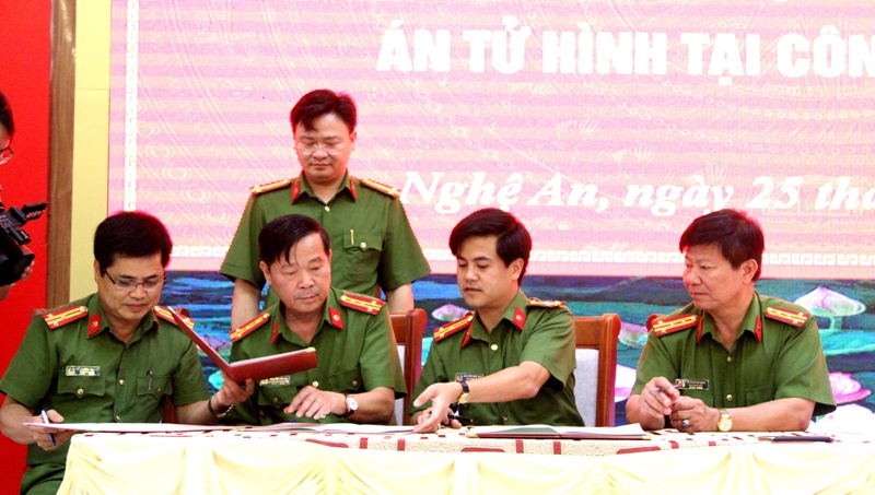 Lãnh đạo công an các tỉnh từ Thanh Hóa đến Thừa Thiên Huế ký kết quy chế phối hợp.sử dụng Nhà thi hành án tử hình tại Công an tỉnh Nghệ An.