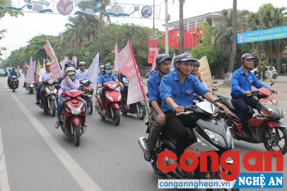 Diễu hành cổ động phòng chống tác hại thuốc lá