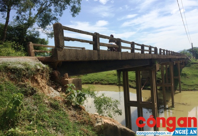 Cầu Bức Tát đã xuống cấp nghiêm trọng