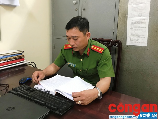 Thiếu tá Hồ Xuân Thành luôn tận tụy, chu toàn với công việc
