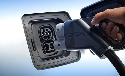 Một báo cáo mới cho rằng doanh số bán xe điện dự kiến sẽ tăng mạnh trong những năm tới, đạt 55% doanh số bán xe toàn cầu vào năm 2040.