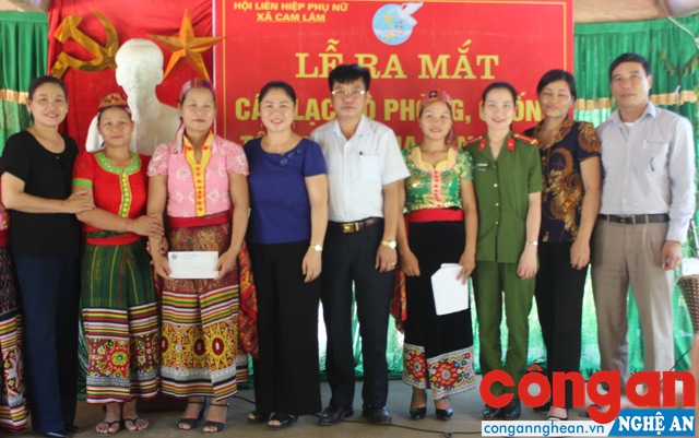  Câu lạc bộ ra mắt Ban chủ nhiệm với 3 thành viên trong Chi hội Phụ nữ