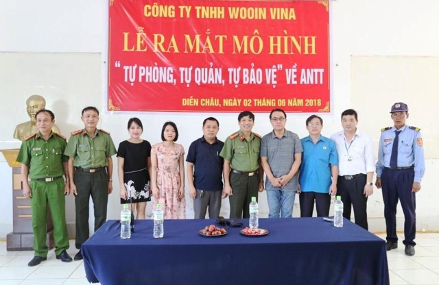Đại biểu chụp ảnh cùng Ban chỉ đạo mô hình