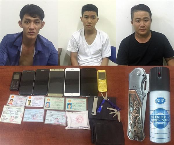  Băng cướp Hùng “cầy” bị bắt giữ cùng tang vật.