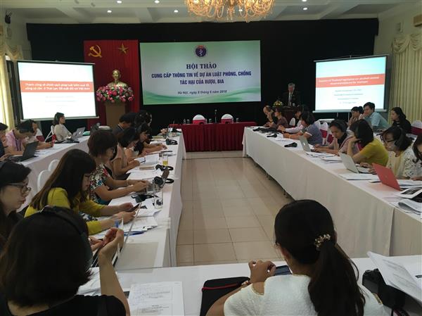 Nhiều kinh nghiệm quốc tế về hạn chế việc sử dụng rượu bia được đưa ra tại hội thảo. 