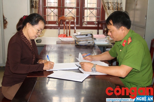 Công an huyện Diễn Châu tiếp nhận tin báo tố giác tội phạm của người dân trong vụ vỡ “phường, hụi” trên địa bàn xã Diễn Thành