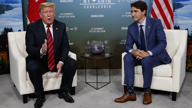 Tổng thống Mỹ Trump gặp Thủ tướng Canada Trudeau tại G7. Ảnh: AP