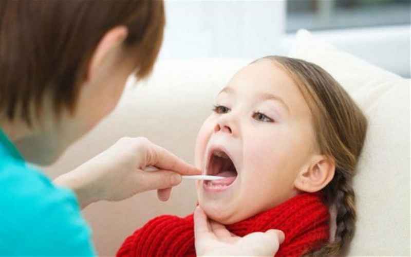 Thủ thuật cắt amidan chỉ nên được chỉ định khi viêm amidan tái đi tái lại nhiều lần và gây biến chứng nghiêm trọng - ảnh: TELEGRAPH