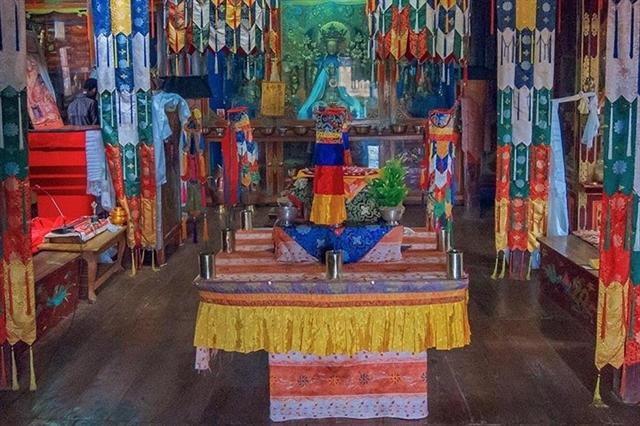 Chùa này không chỉ là nơi cúng bái. Đó còn là nơi sinh hoạt văn hóa-xã hội của cộng đồng.