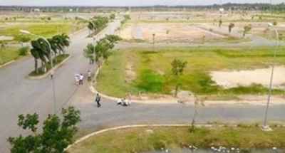 Đôi lúc vì đất mà khoảng cách giữa người dân và chính quyền ngày càng xa