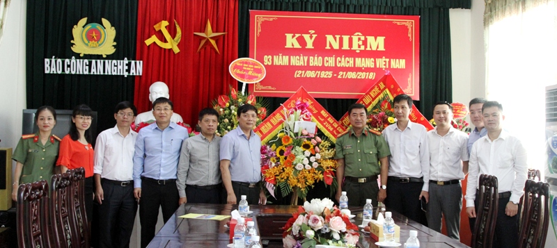 Liên ngân hàng tại Nghệ An chúc mừng Báo Công an Nghệ An