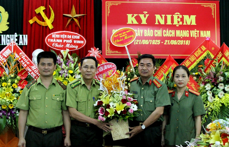 Kiểm Lâm Nghệ An chúc mừng Báo Công an Nghệ An