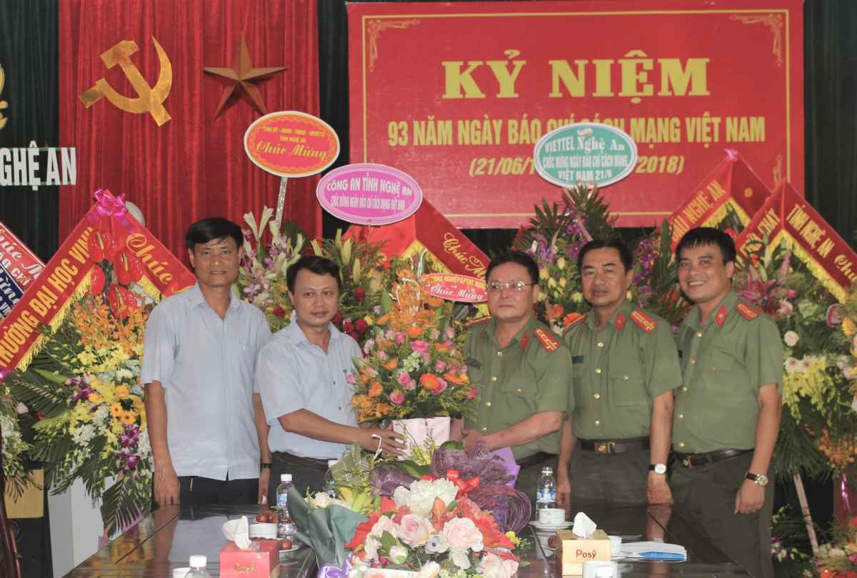 Sở Nông nghiệp và PTNN Nghệ An chúc mừng Báo Công an Nghệ An