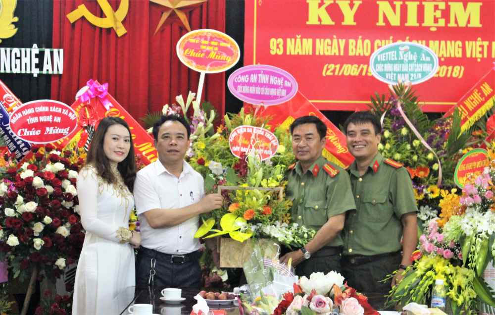 Bệnh viện Thái An chúc mừng Báo Công an Nghệ An