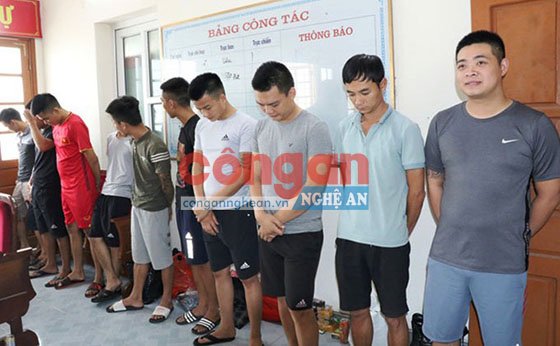 Các đối tượng bị bắt giữ tại cơ quan công an. - Ảnh: CA Hà Tĩnh