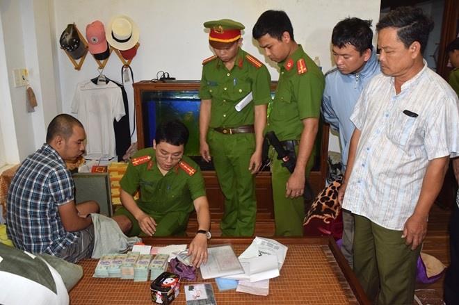  Cơ quan Công an triệt phá một đường dây tổ chức cá độ bóng đá có quy mô.