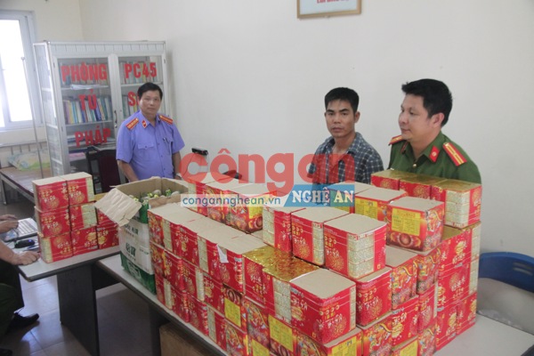 Lực lượng chức năng tiến hành giám định tang vật