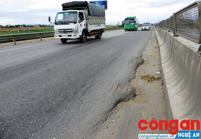 Quốc lộ 1A đoạn từ thị trấn Quán Hành - Diễn Châu xuất hiện nhiều vị trí hằn lún