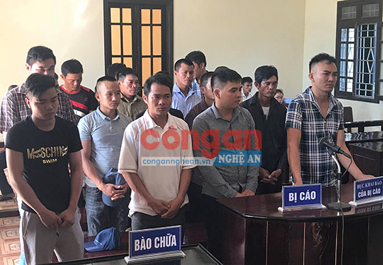 Các đối tượng bị đưa ra xét xử