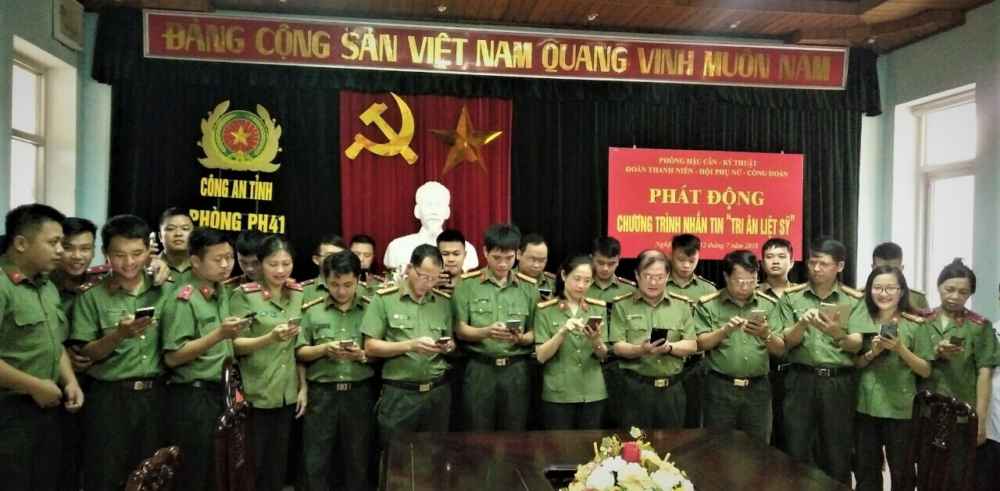 Lãnh đạo, CBCS Phòng Hậu cần Kĩ thuật nhắn tin tri ân liệt sĩ