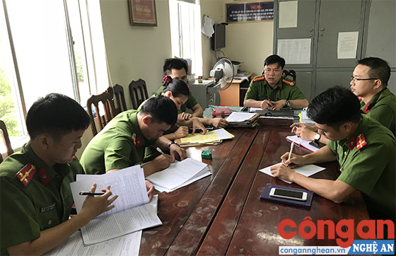 Đội Nghiệp vụ cơ bản họp bàn kế hoạch phá án