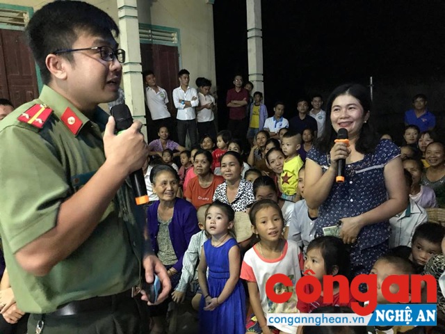 Để tăng thêm tính sôi nổi và tương tác, cán bộ phòng Tham mưu thường xuyên nêu ra các câu hỏi để người dân trả lời (có thưởng)
